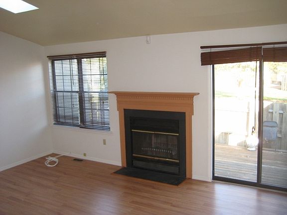 3rd image of 46 Bayberry Dr