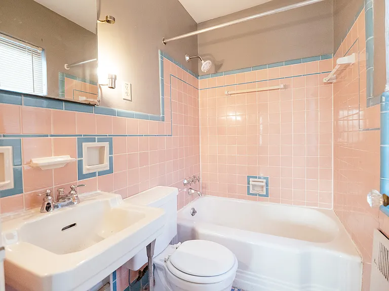 205 William Howard Taft Rd #4 — Photo 8