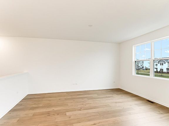 4th image of 420 Comstock Rd