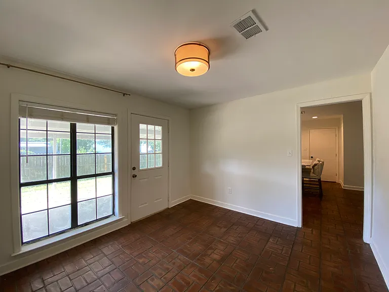 105 Sara Ave N — Photo 4
