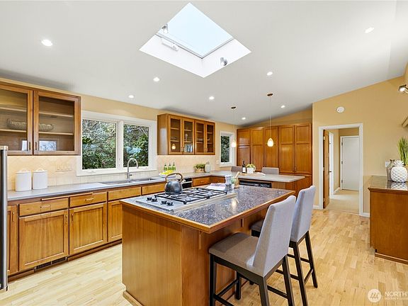 5th image of 18757 Ridgefield Road NW