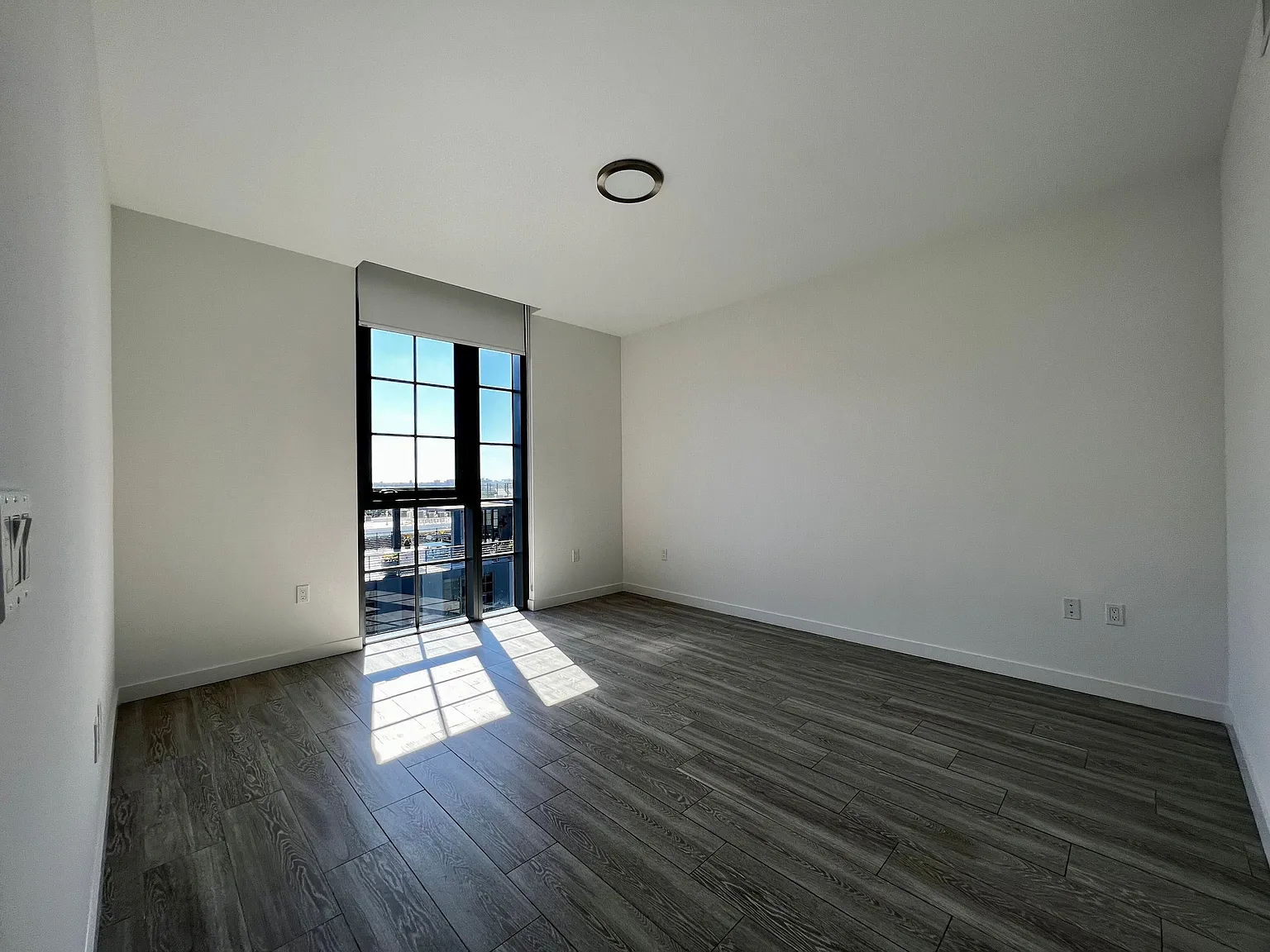 1 bed, 708 sqft, $2,157 — Photo 4