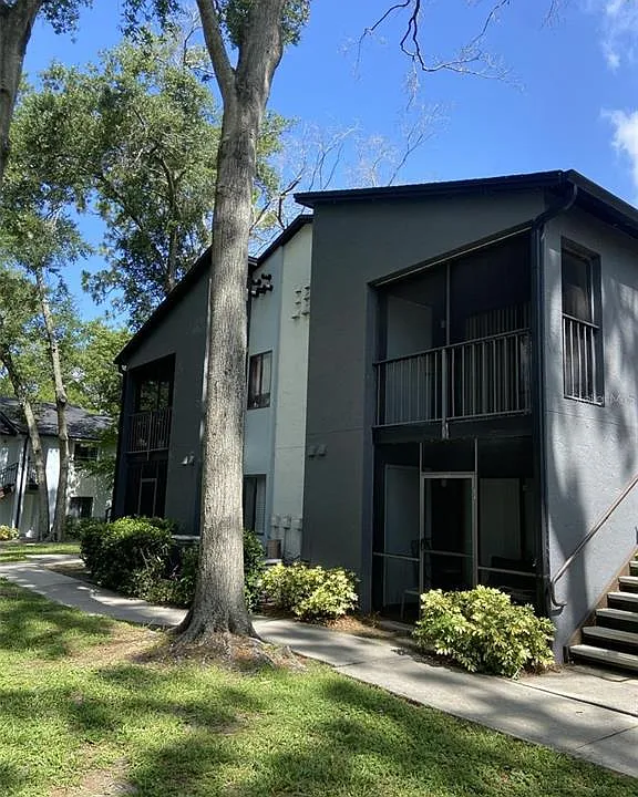 202 Riverbend Dr #204