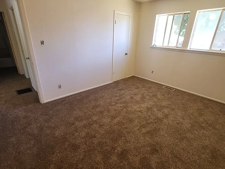 2068 W Sheffield Mnr — Photo 4
