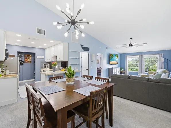 8228 SE Croft Circle #J-6, Hobe Sound, FL 33455