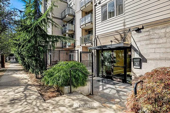 231 Belmont Ave E #401 — Photo 17