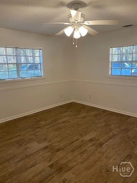 2 bed, 1.0 bath, 1350 sqft, $1,400 — Photo 3