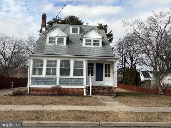 327 Pleasant St E, Hammonton, NJ 08037