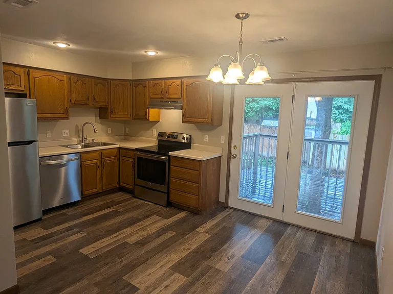 803 Plankway Dr — Photo 6