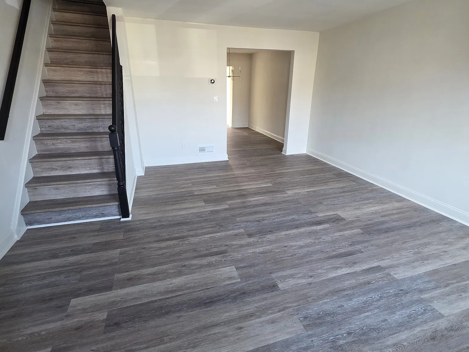 3 bed, 1.5 bath, 1164 sqft, $2,000 — Photo 2