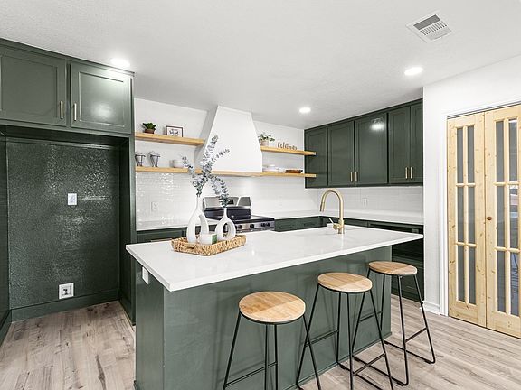 4th image of 810 NE 6th St