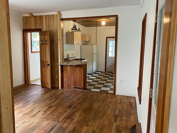 4th image of 1366 Ashland Ave NE Unit 1