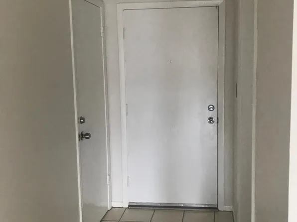 3106 Harbor Blvd APT 2B, Port Charlotte, FL 33952