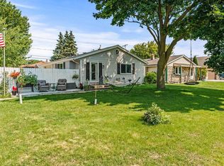 4202 S 92nd St, Greenfield, WI 53228