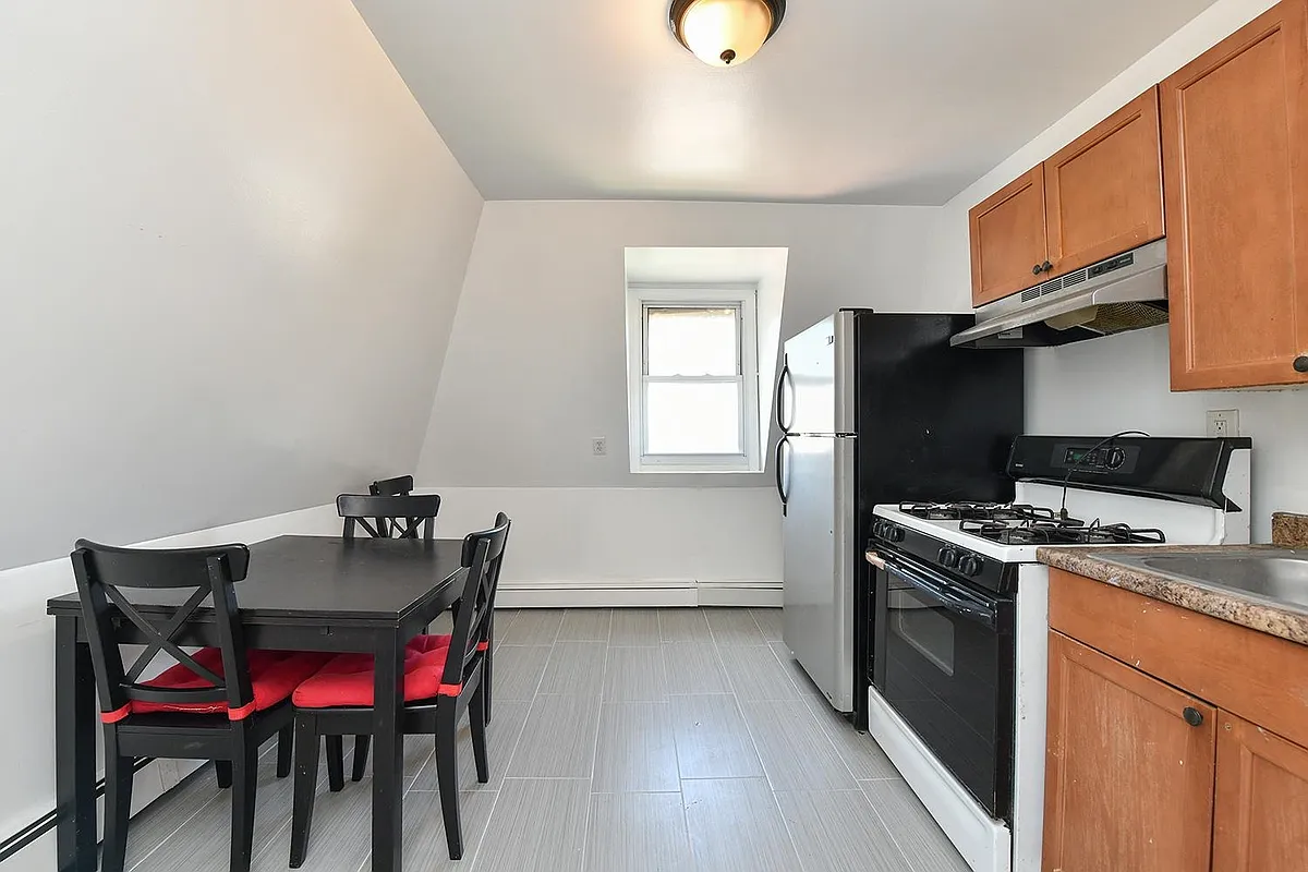 Building Photo - 3709 Kennedy Blvd #4