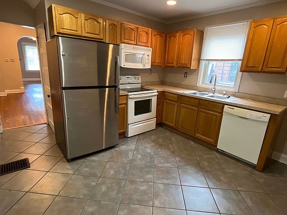 3rd image of 1557-1559 Clifton Ave