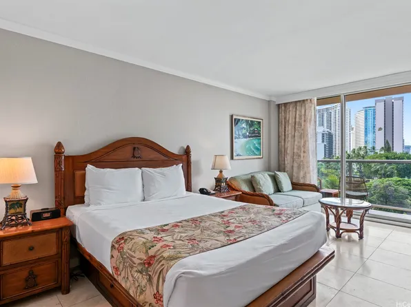 2045 Kalakaua Ave APT 403, Honolulu, HI 96815
