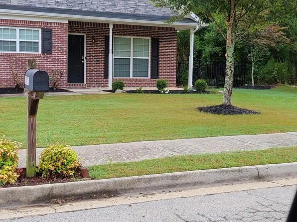 1373 Pebble Ridge Dr, Hampton, GA 30228