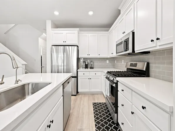 59 Autumn Ln, Pittsburg, CA 94565