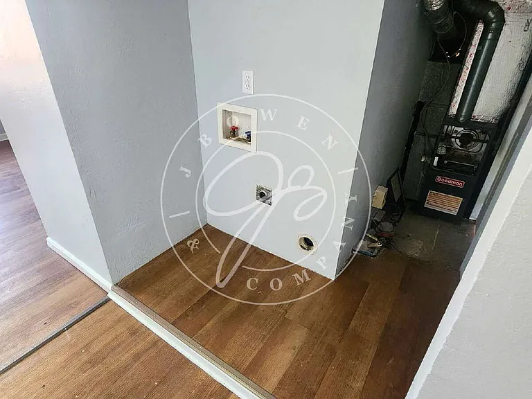 2217 Hickory St — Photo 6