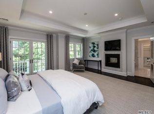 45 Plymouth Rd, Plandome, NY 11030