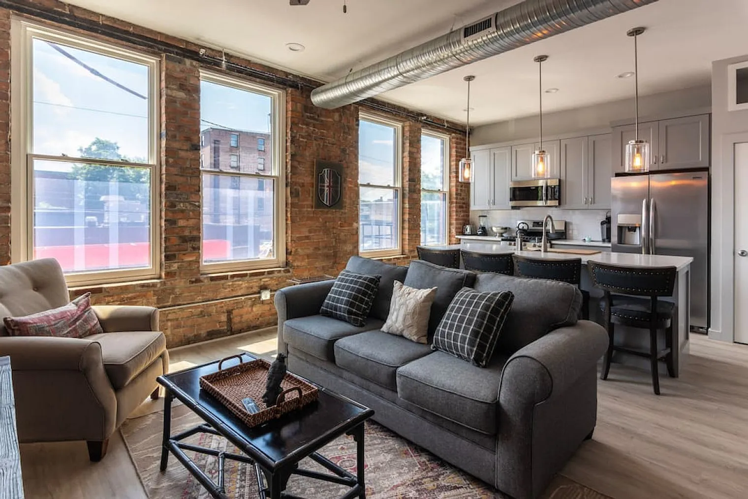 1 bed, 1.0 bath, 710 sqft, $2,932 — Photo 1