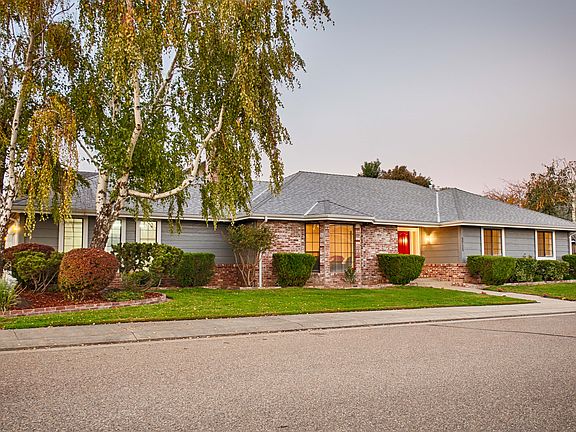 2nd image of 2715 Madrone Dr