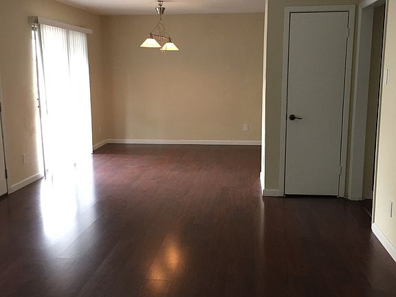 3rd image of 4125 Avondale Ave #212