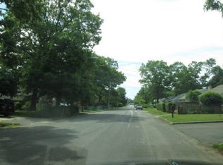 106 N 19th St, Wheatley Heights, NY 11798