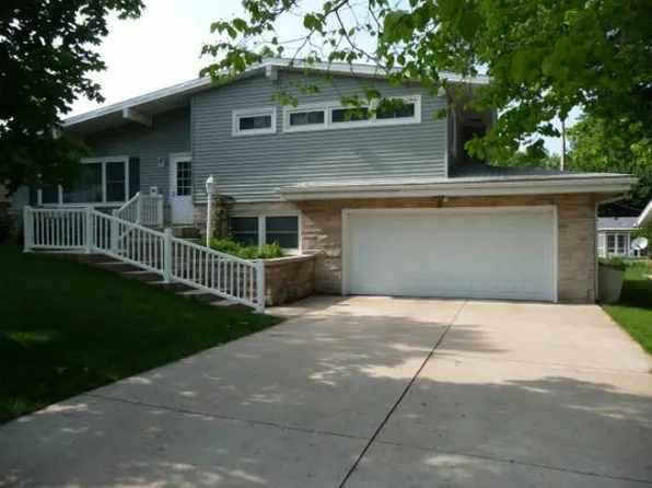 2504 Clearview Dr, Burlington, IA 52601