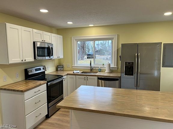 3rd image of 601 Grantwood Ave