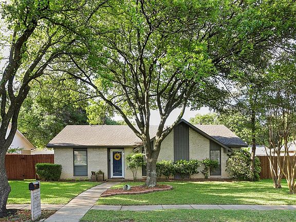 2nd image of 1432 Everglades Dr