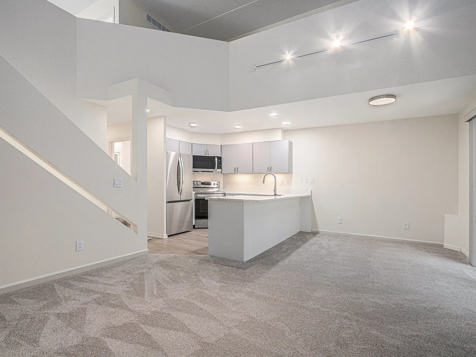 2 bed, $1,800 — Photo 3
