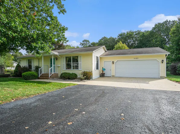 1107 Elm St, Three Rivers, MI 49093