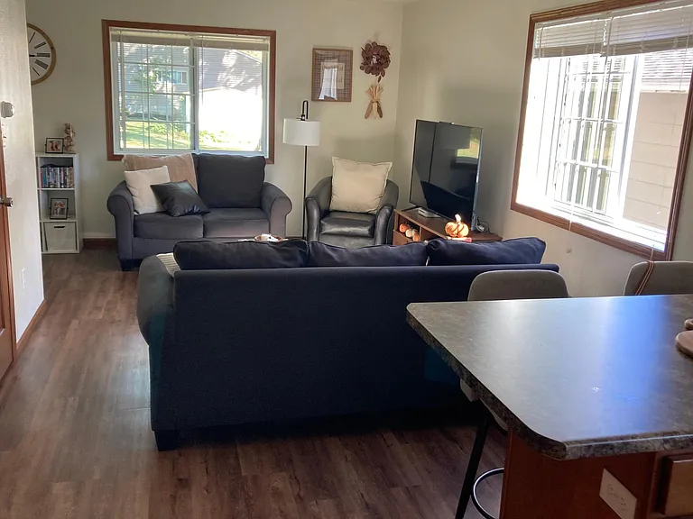 1818 Olive St — Photo 4
