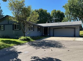 9340 Pierson Lake Dr, Chaska, MN 55318