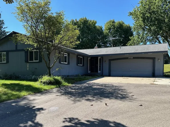 9340 Pierson Lake Dr, Chaska, MN 55318