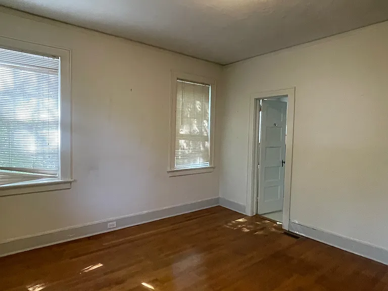 302 Harden St — Photo 6