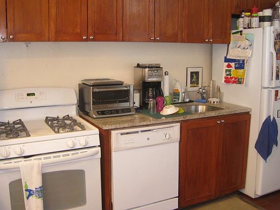 3rd image of 225 W 80th St APT 7D