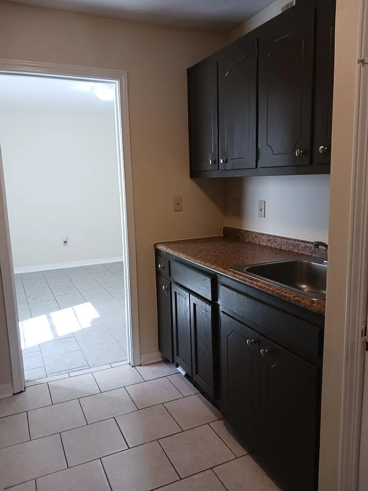 Springdale Apartments — Photo 4