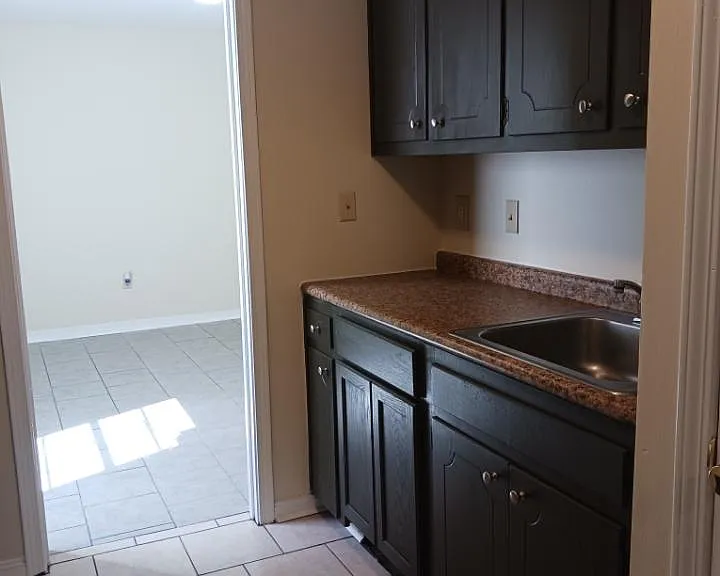 Springdale Apartments — Photo 4