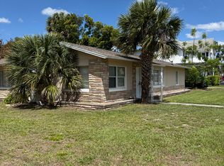 203 N Rockingham Ave, Tavares, FL 32778