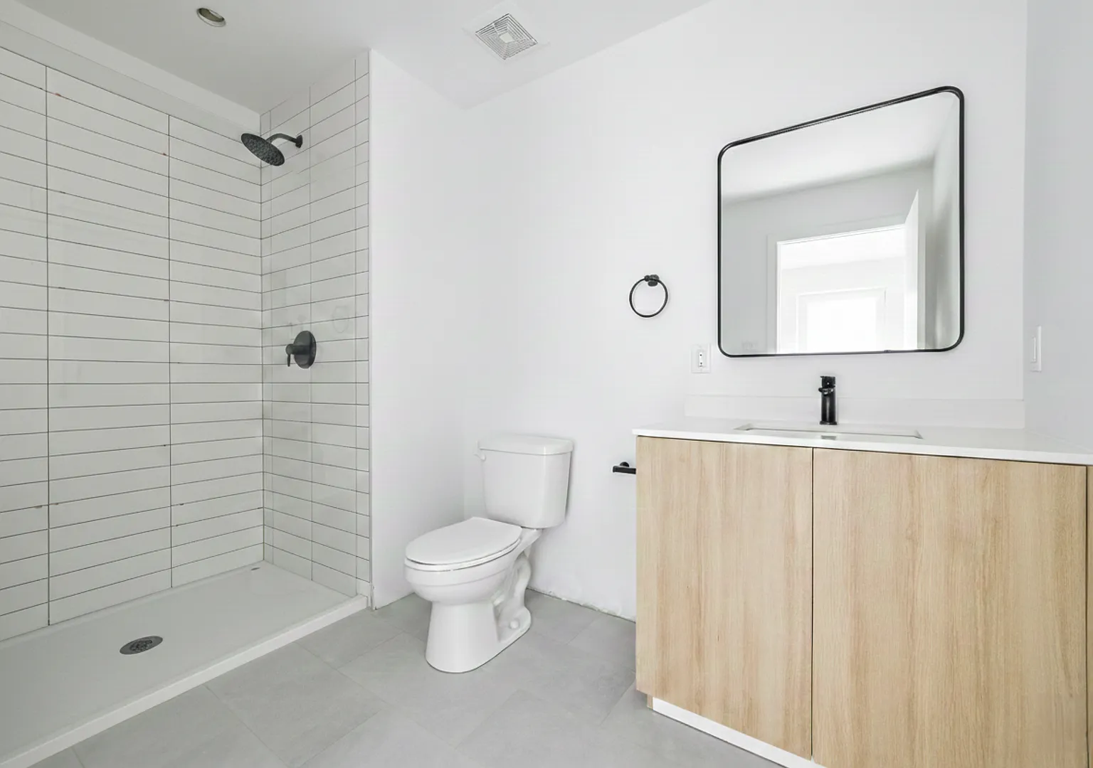 Brand New Build! 2 Bed 1 Bath, Washer/ Dryer in Unit — Photo 3