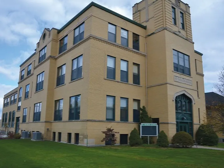 300 N Lowell Ave — Photo 3
