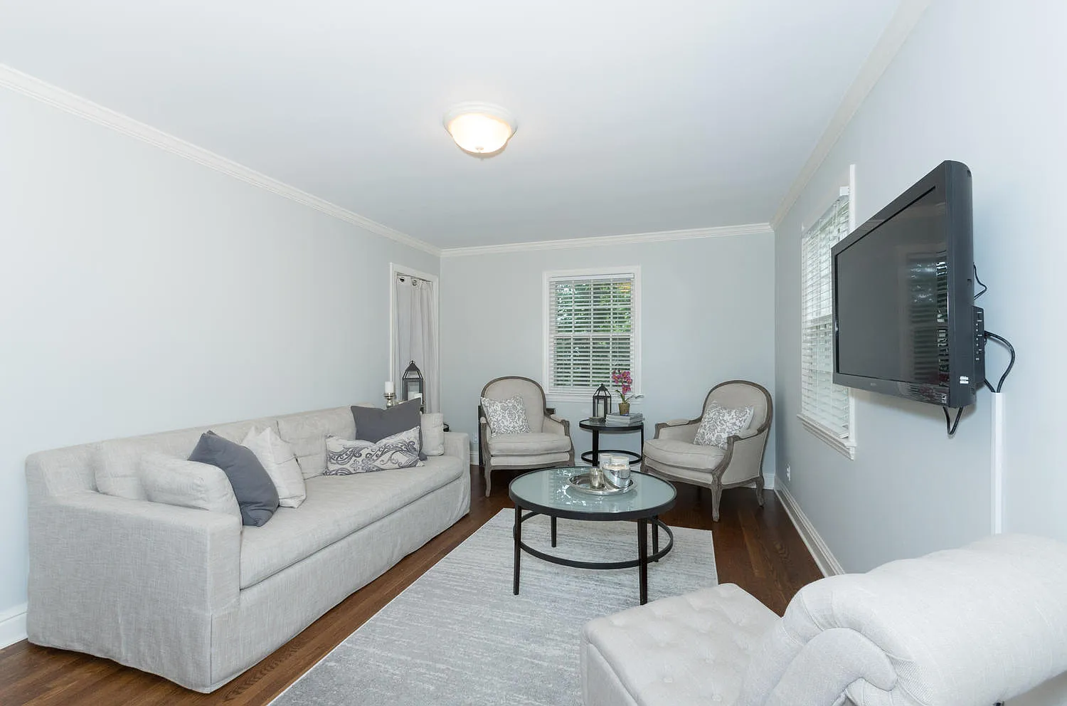 3 bed, 1.5 bath, 1152 sqft, $3,850 — Photo 2