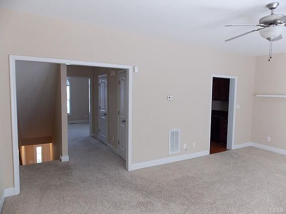 5th image of 3008 Hill St Unit 210