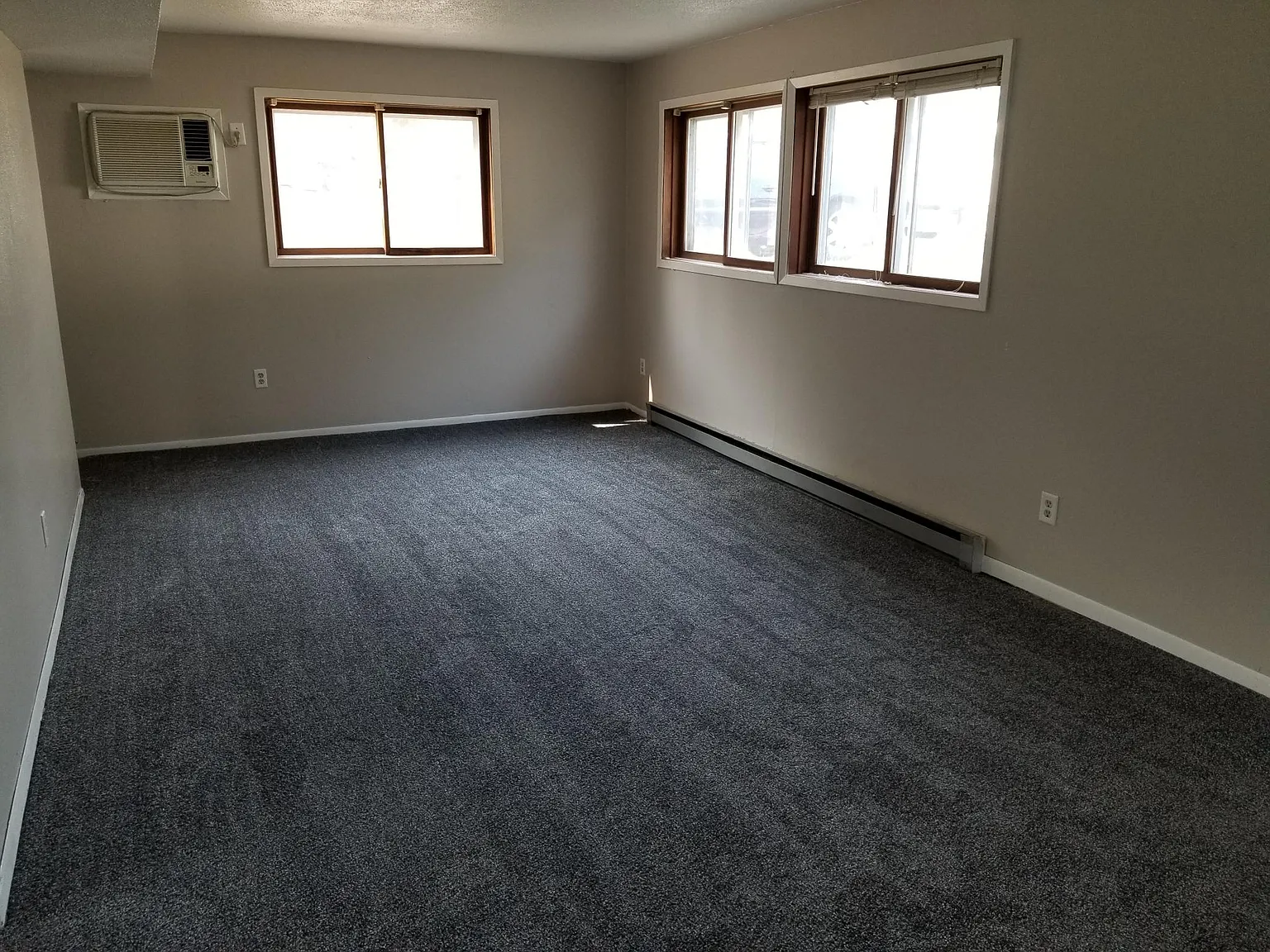 1022 Higby Dr — Photo 3