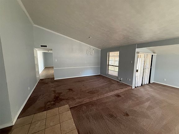 3rd image of 3225 Collins Blvd