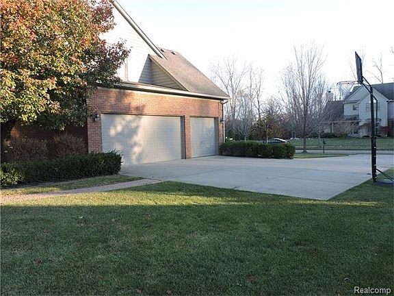 5th image of 47652 Adriana Ct #11