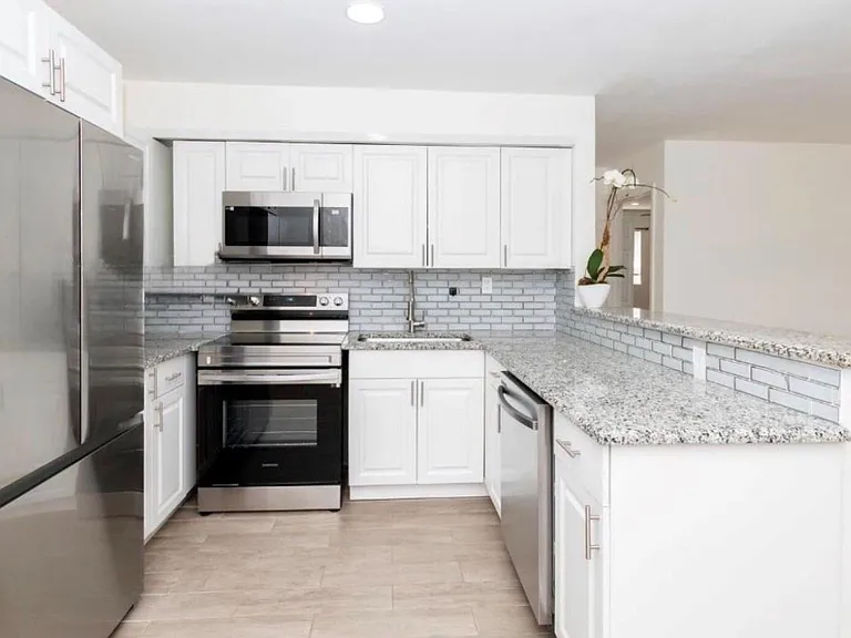 1398 SW 47th Ter — Photo 6